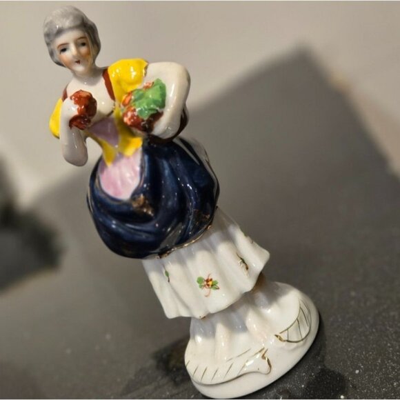 Antique Occupied Japan figurine Lady w/ flower basket gold gilding collectible - Picture 2 of 12